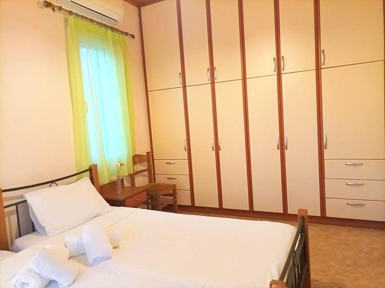 Lourantos Bayside Apartments Vathy  Zewnętrze zdjęcie