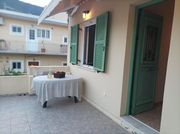Lourantos Bayside Apartments Vathy  Zewnętrze zdjęcie