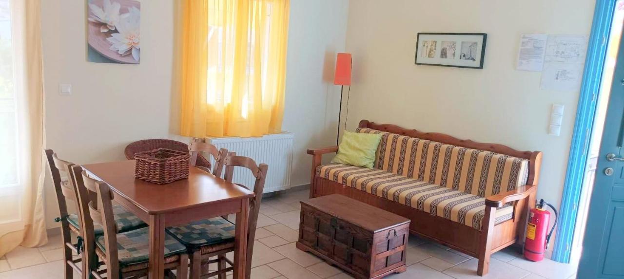 Lourantos Bayside Apartments Vathy  Zewnętrze zdjęcie